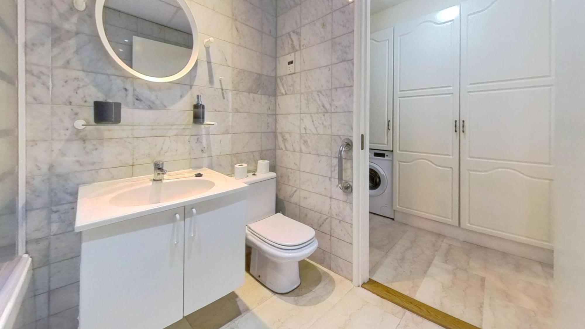 New With Ac Central Suites With Pool Access And Squash Courts! Sleeps Family Or 4 Guests Гібралтар Екстер'єр фото